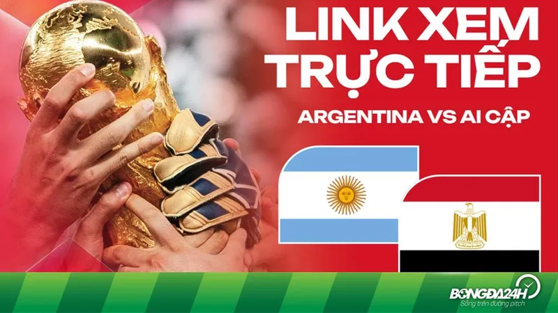 Cầu thủ Anh và Argentina tranh chấp quả bóng trên sân cỏ Cầu thủ Anh và Argentina tranh chấp quả bóng trên sân cỏ